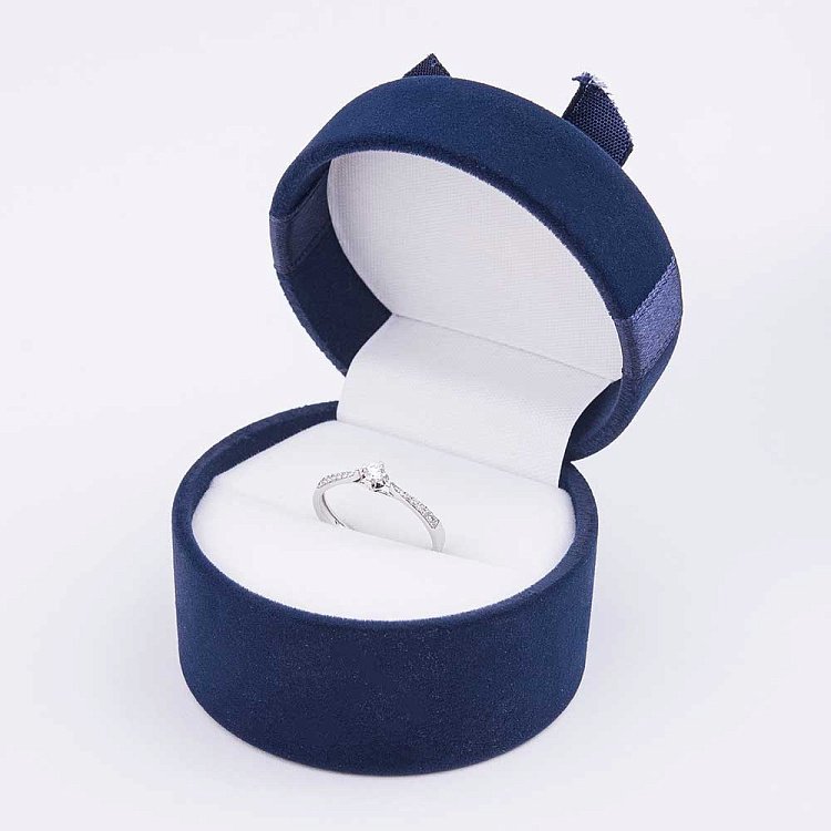 Золота каблучка з білими діамантами кб03040 від ювелірного магазину Онікс - 3