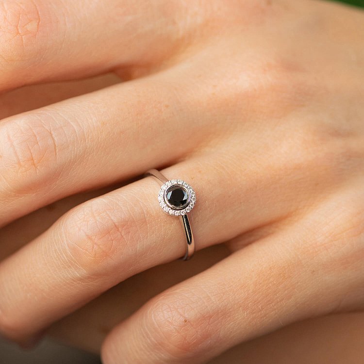 Золотое кольцо с бриллиантами 236091122 от ювелирного магазина Оникс - 1