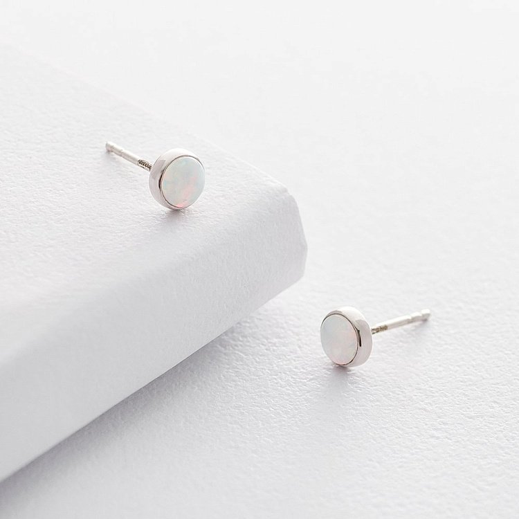 Золотые серьги-пусеты "Сияние" (синт. опал) 6 мм с05474 от ювелирного магазина Оникс - 5