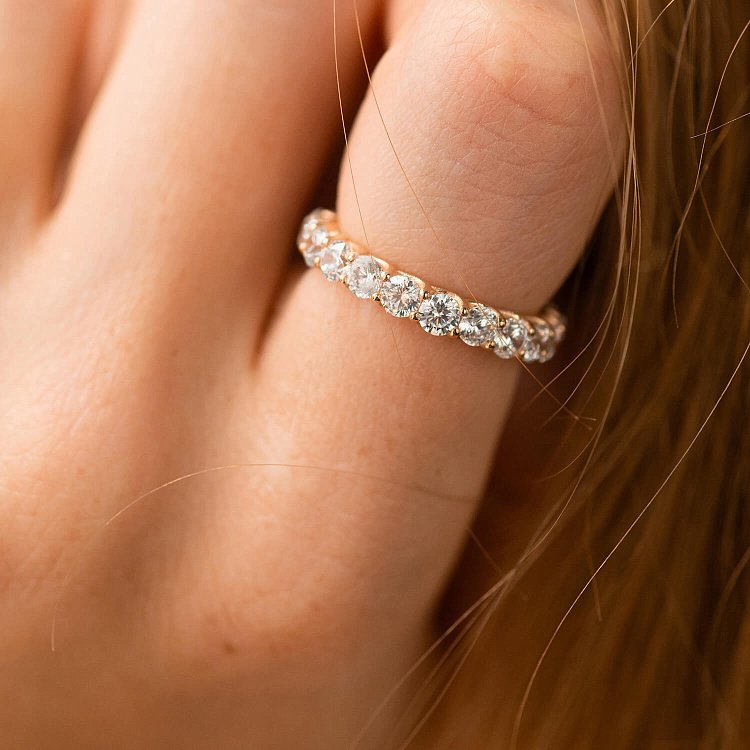 Золота каблучка з доріжкою каменів (фіаніти) к08163 від ювелірного магазину Онікс - 5