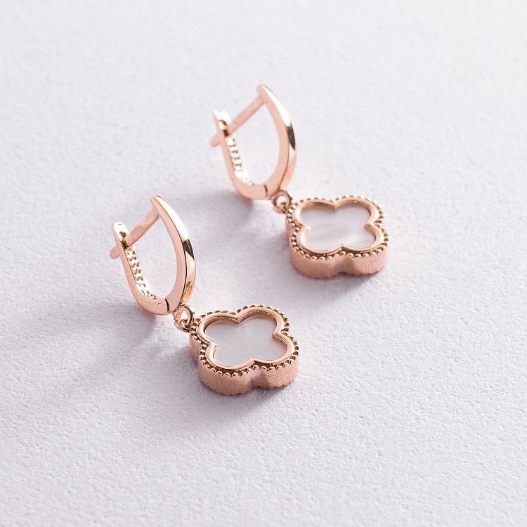 Сережки "Конюшина" в червоному золоті (перламутр) с07663 від ювелірного магазину Онікс