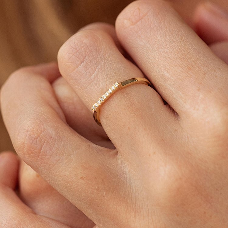 Каблучка "Astrid" у жовтому золоті (фіаніти) к07567 від ювелірного магазину Онікс - 2