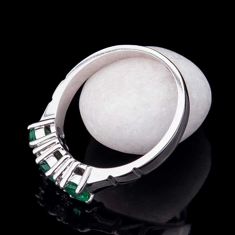 Золотое кольцо с бриллиантами и изумрудами jr99332 от ювелирного магазина Оникс - 2