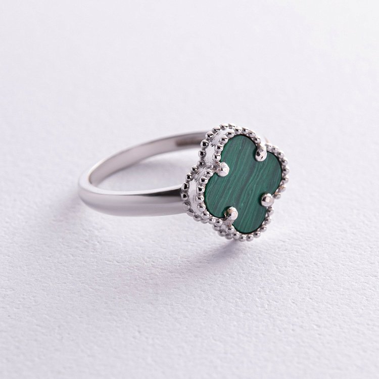 Кольцо "Клевер" в белом золоте (малахит) к07485 от ювелирного магазина Оникс - 2