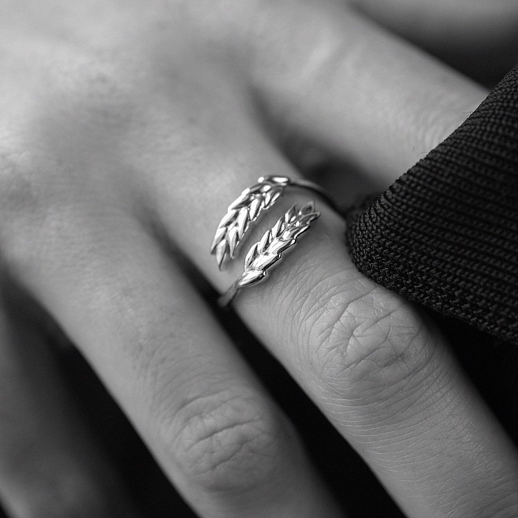 Каблучка "Колоски пшениці" у білому золоті к08027 від ювелірного магазину Онікс - 7