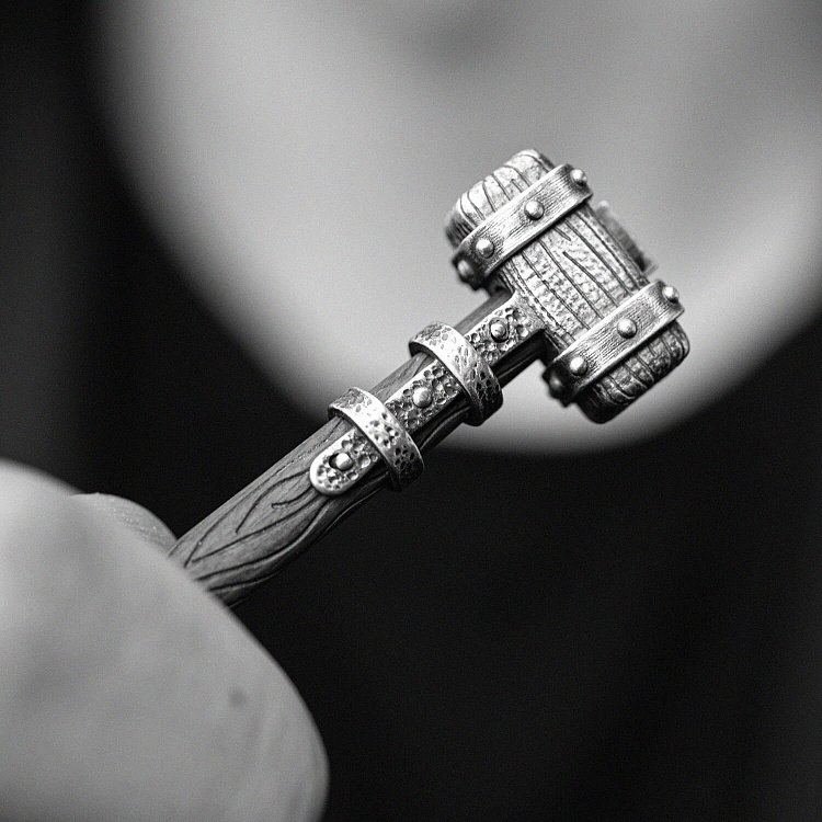 Срібний брелок "Молот вікінга" з ебеном 1116 від ювелірного магазину Онікс - 14