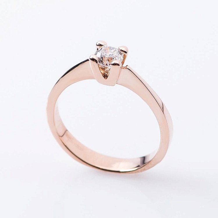 Золотое помолвочное кольцо с бриллиантом р0179к Золотое помолвочное кольцо с бриллиантом р0179к от ювелирного магазина Оникс