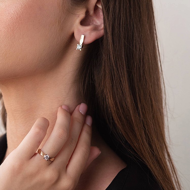 Золотые серьги с фианитами с03602 от ювелирного магазина Оникс - 1