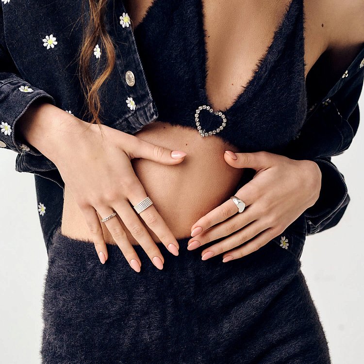 Срібна каблучка "Рейчел" з кульками 112661 - 9 Срібна каблучка "Рейчел" з кульками 112661 від ювелірного магазину Онікс - 9