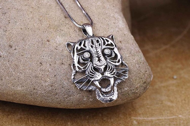 Підвіска "Тигр" (фіаніт) 13431 від ювелірного магазину Онікс - 1