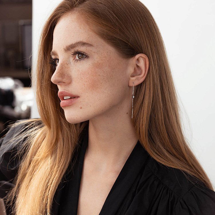 Золотые серьги - протяжки с топазами с07964 от ювелирного магазина Оникс - 4