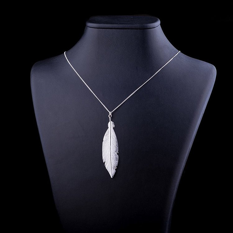Серебряное колье "Перо" 18569 от ювелирного магазина Оникс