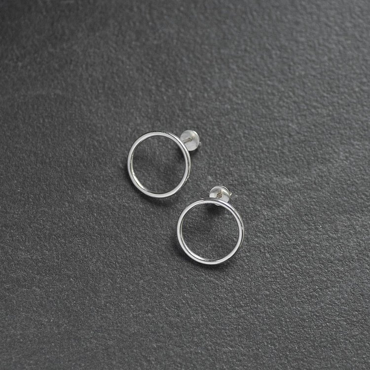 Серьги - пусеты Большой круговорот в серебре 1.9 см 122547 от ювелирного магазина Оникс - 19