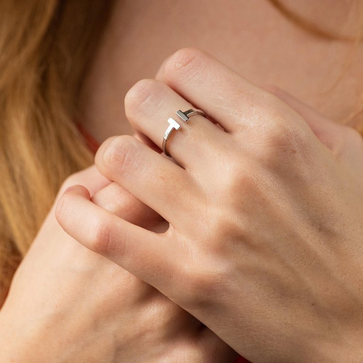 Каблучка "Tina" в білому золоті к05191 від ювелірного магазину Онікс - 1