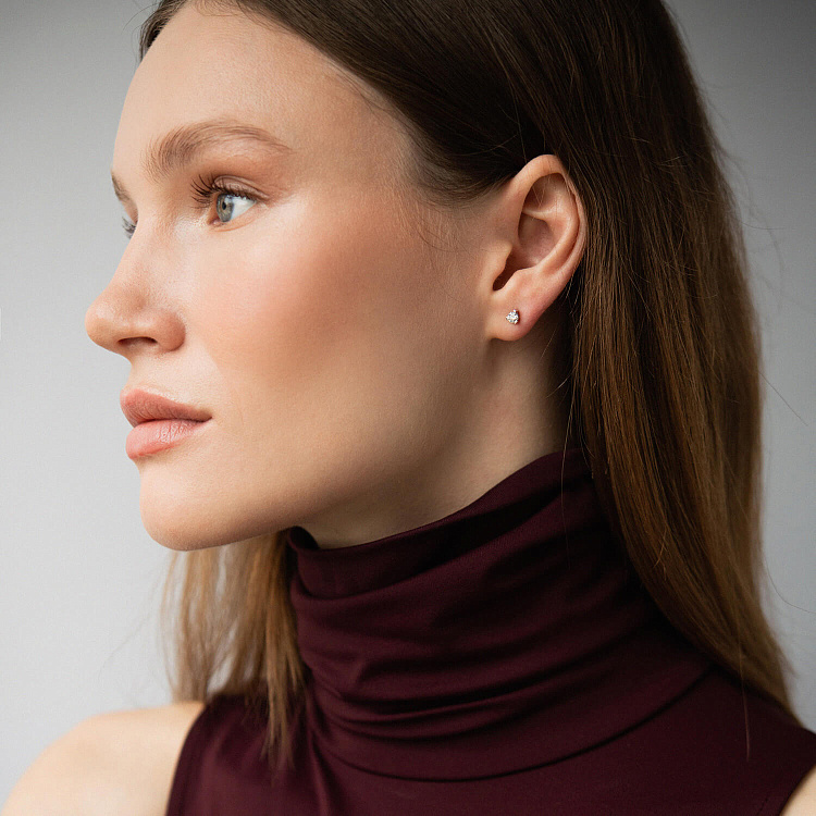 Золотые серьги - пусеты с бриллиантами сб0634ca от ювелирного магазина Оникс - 1