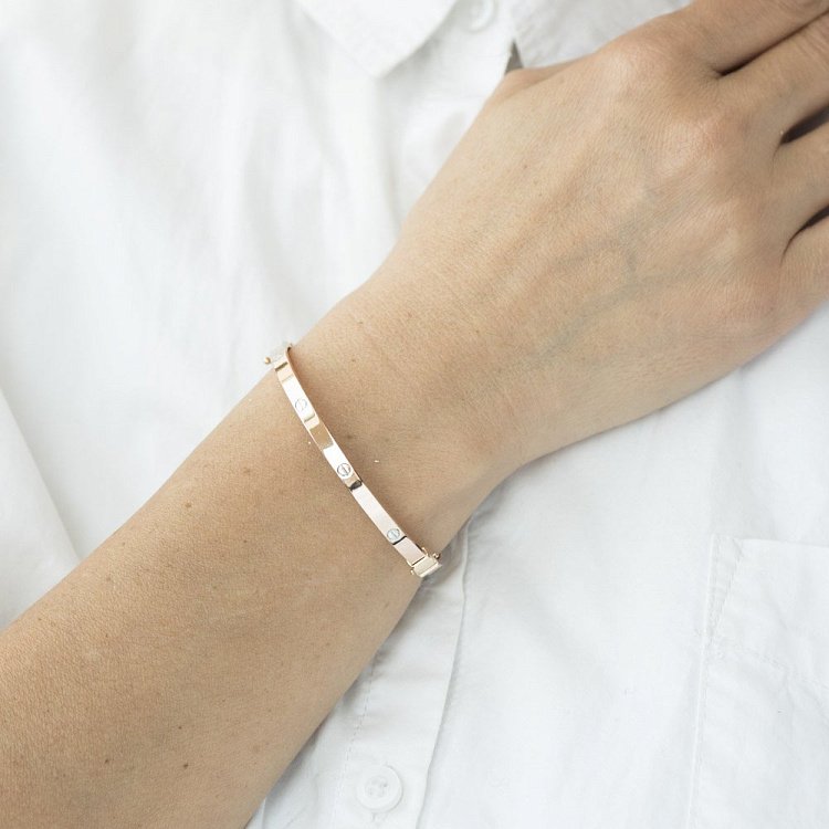 Золотой жесткий браслет б03924 от ювелирного магазина Оникс - 2