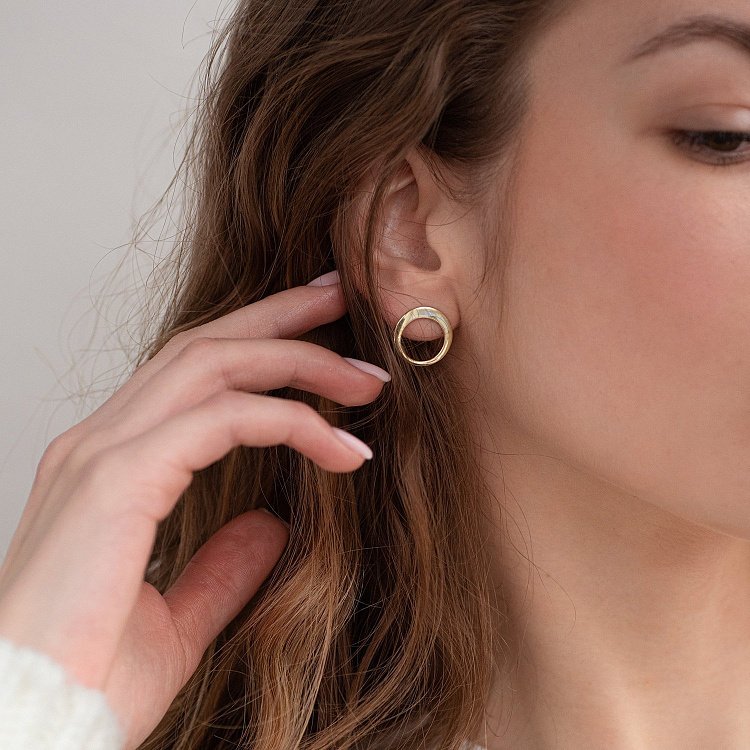 Серьги - пусеты "Орбита" в желтом золоте с07348 от ювелирного магазина Оникс - 2