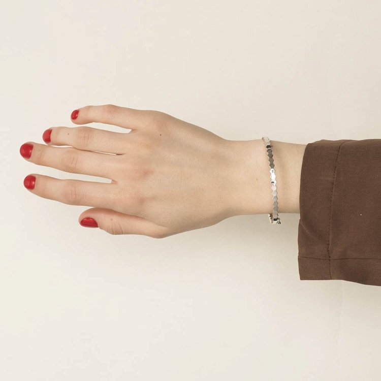 Жорсткий золотий браслет б04082 від ювелірного магазину Онікс - 1