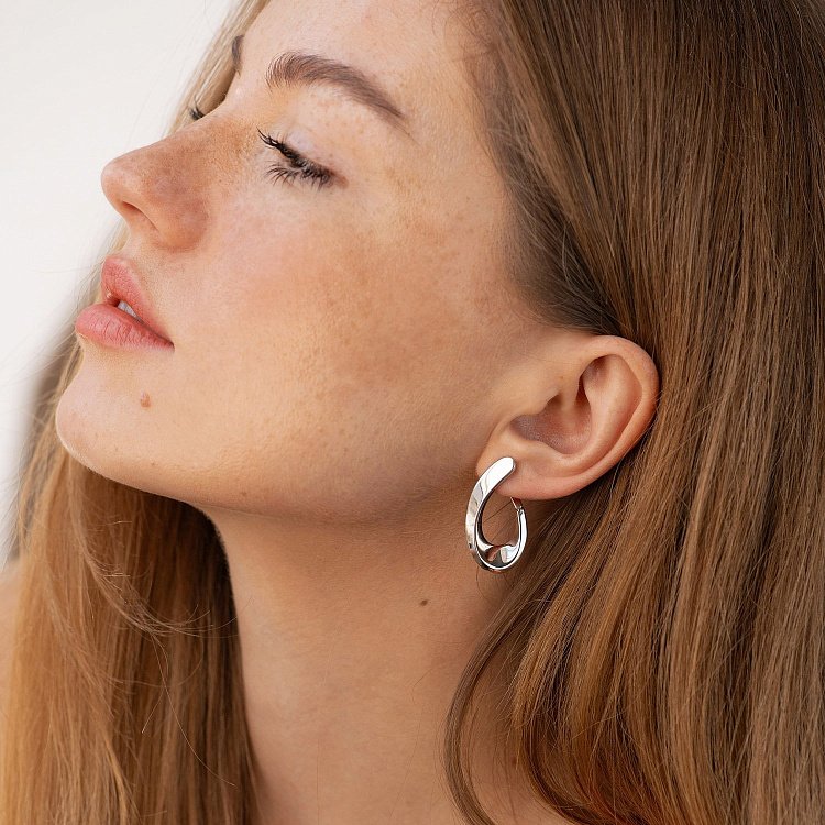 Сережки "Крапельки" у білому золоті с08900 від ювелірного магазину Онікс