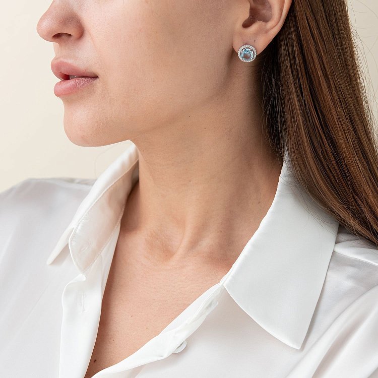 Срібні сережки з блакитними топазами і фіанітами 121351 від ювелірного магазину Онікс - 1