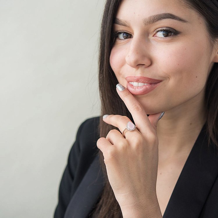 Серебряное кольцо с фианитами 111922 от ювелирного магазина Оникс - 3