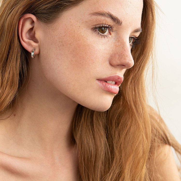 Золоті сережки - пусети "Love" с07445 від ювелірного магазину Онікс - 1