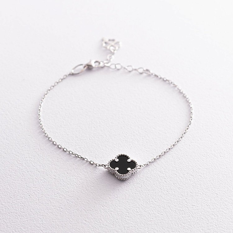 Браслет "Конюшина" в білому золоті (онікс) б04571 Браслет "Конюшина" в білому золоті (онікс) б04571 від ювелірного магазину Онікс