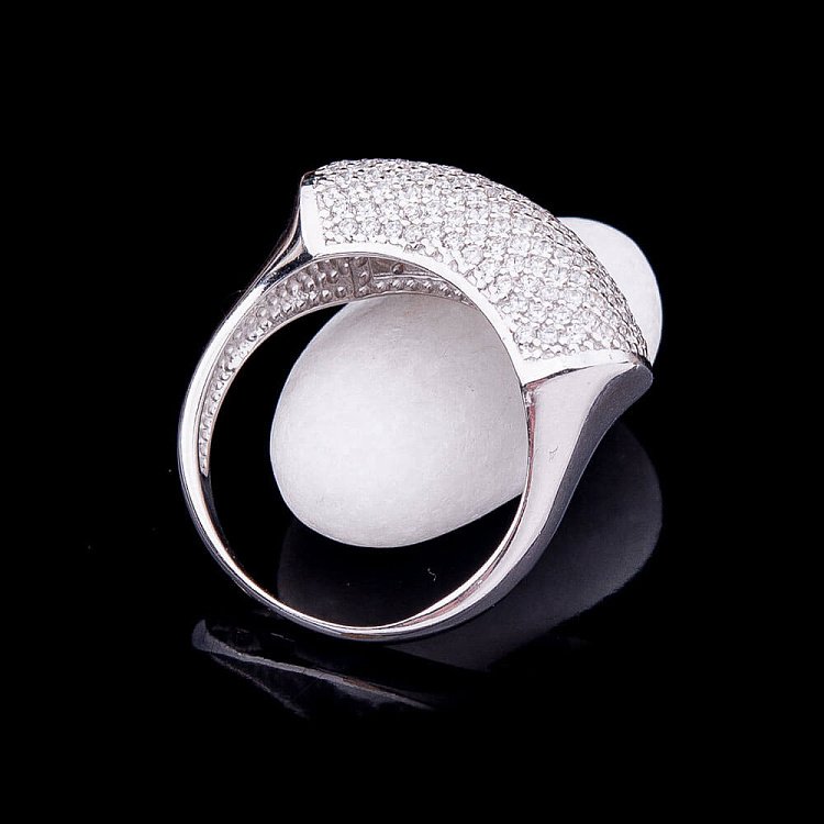 Золотое кольцо с фианитами к03313 от ювелирного магазина Оникс - 1