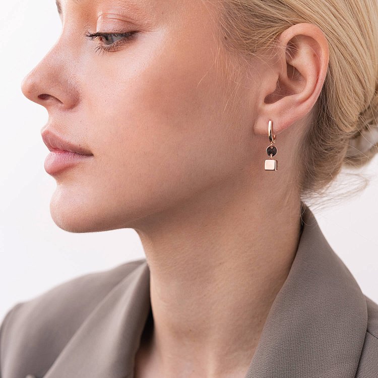 Золоті сережки з кубиками с07838 від ювелірного магазину Онікс - 1