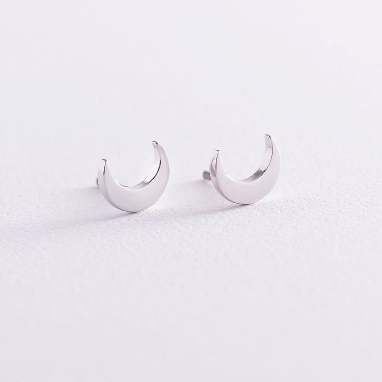 Сережки - пусети "Місяць" в білому золоті с06984 від ювелірного магазину Онікс - 1