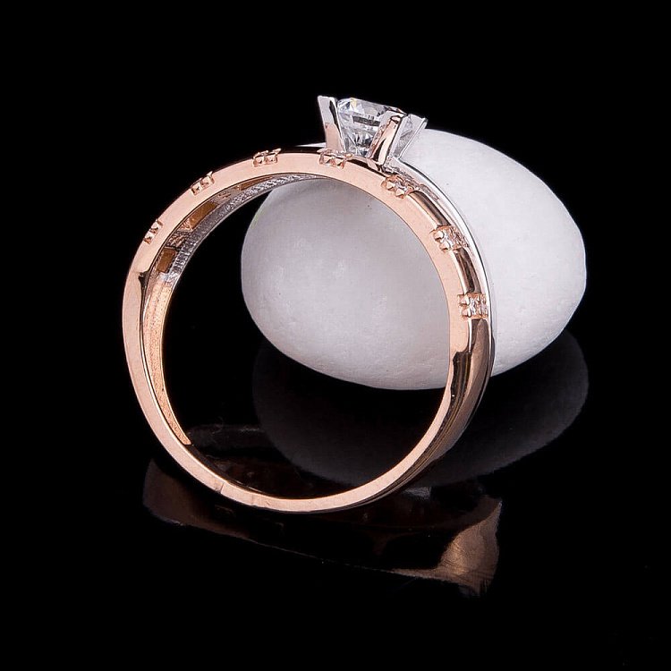 Заручальна каблучка з фіанітами к04240 від ювелірного магазину Онікс - 1