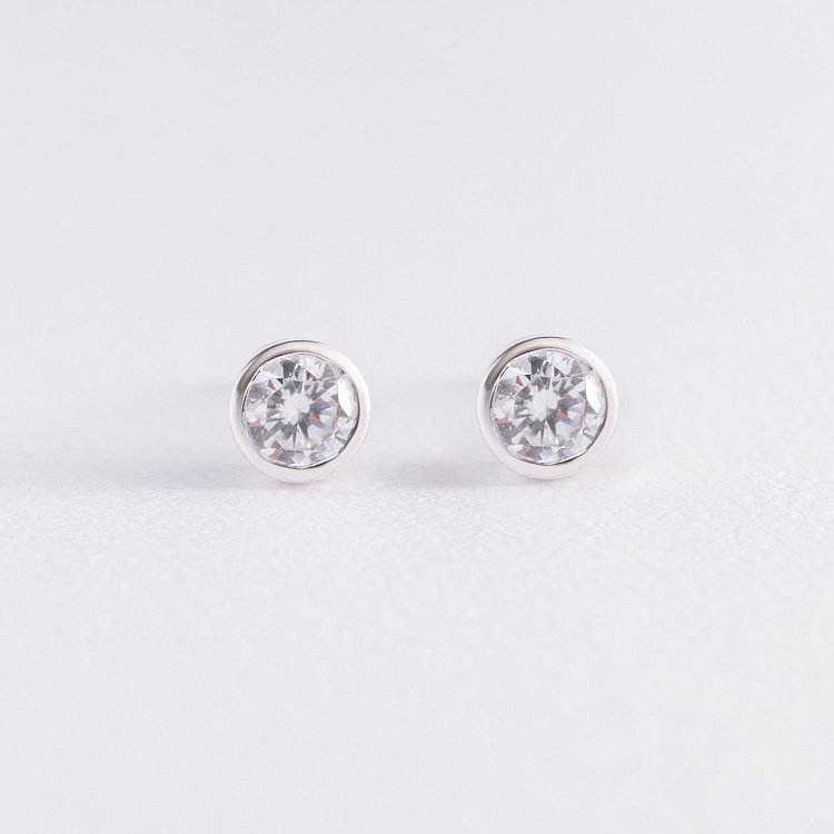 Срібні сережки - пусети з фіанітами 121251 від ювелірного магазину Онікс - 2