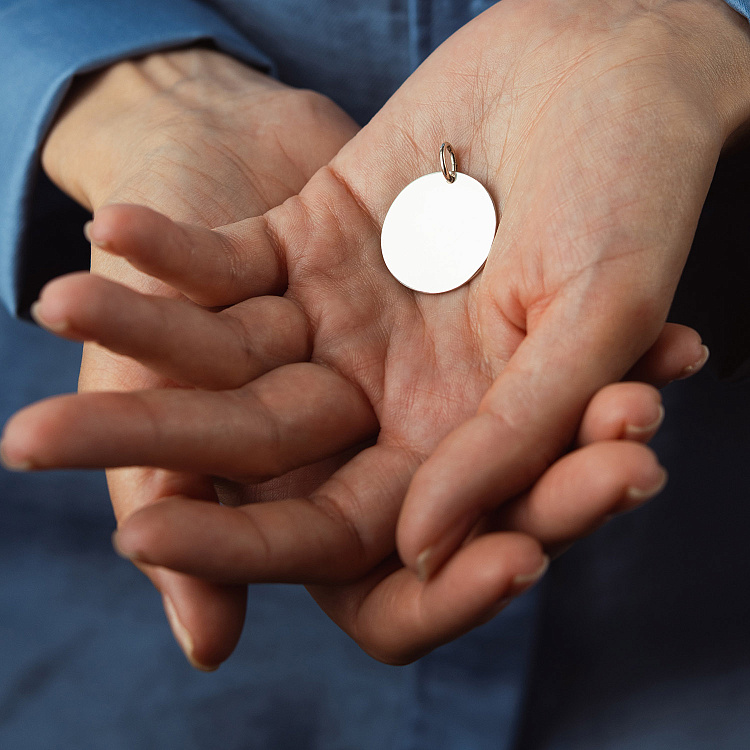 Срібний кулон для гравіювання (25 мм) 133102 від ювелірного магазину Онікс - 1