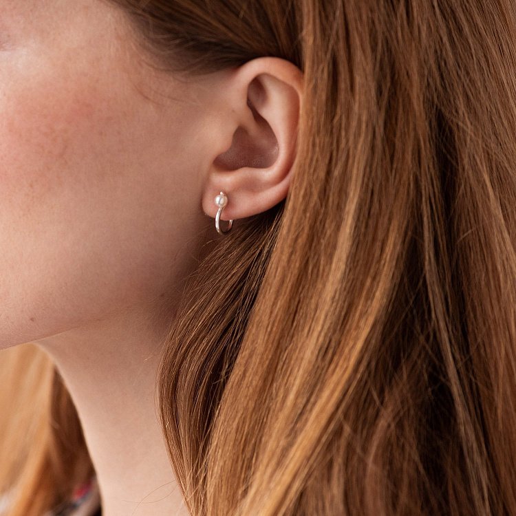 Серебряные серьги - пусеты "Миранда" с жемчугом 123201 от ювелирного магазина Оникс - 3