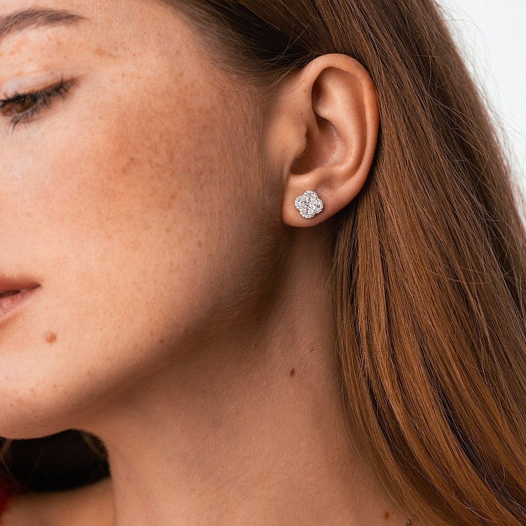 Золотые серьги - пусеты "Клевер" с бриллиантами сб0551mi от ювелирного магазина Оникс - 1