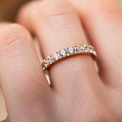 Каблучка з доріжкою каменів в червоному золоті (фіаніти) к07388 №2