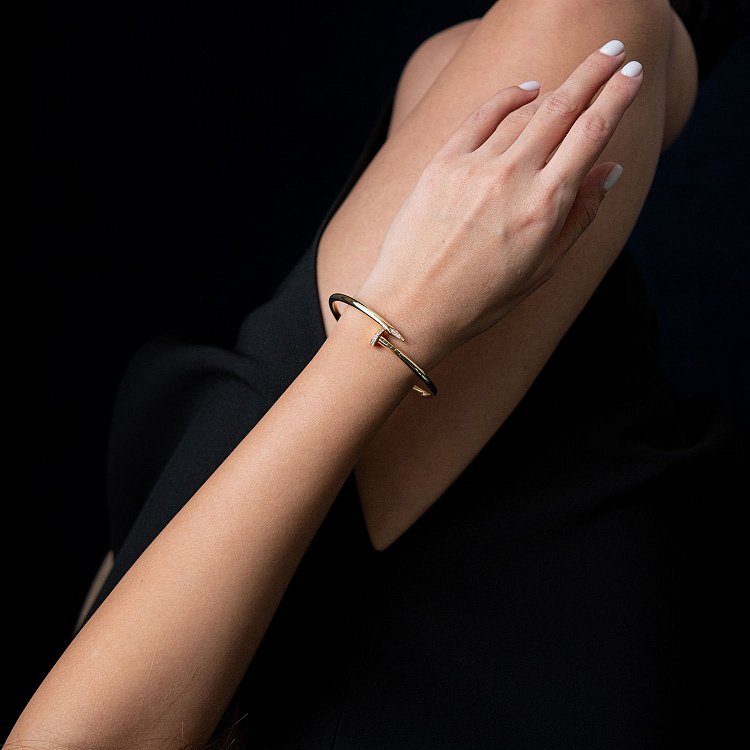 Браслет "Цвях" в жовтому золоті (фіаніти) б04590 від ювелірного магазину Онікс - 1