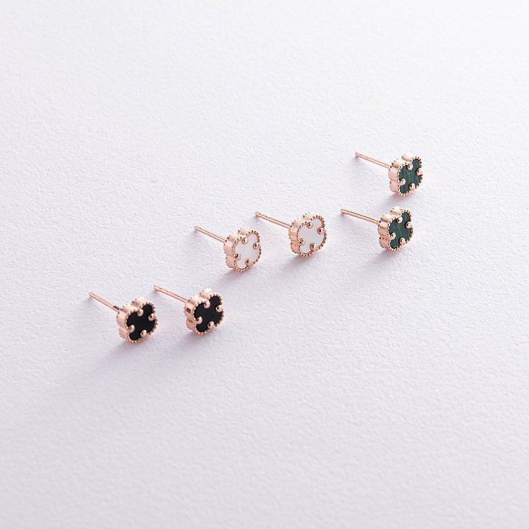 Сережки - пусети "Конюшина" з малахітом mini (червоне золото) с08404 від ювелірного магазину Онікс - 9