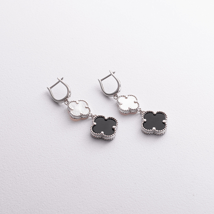 Серебряные серьги "Клевер" (оникс, перламутр) 123501 от ювелирного магазина Оникс - 1