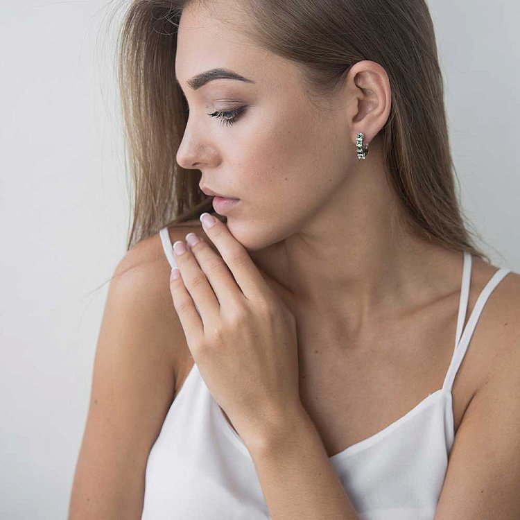 Золоті сережки "Кільця" з діамантами і хризолітами с644 від ювелірного магазину Онікс - 3