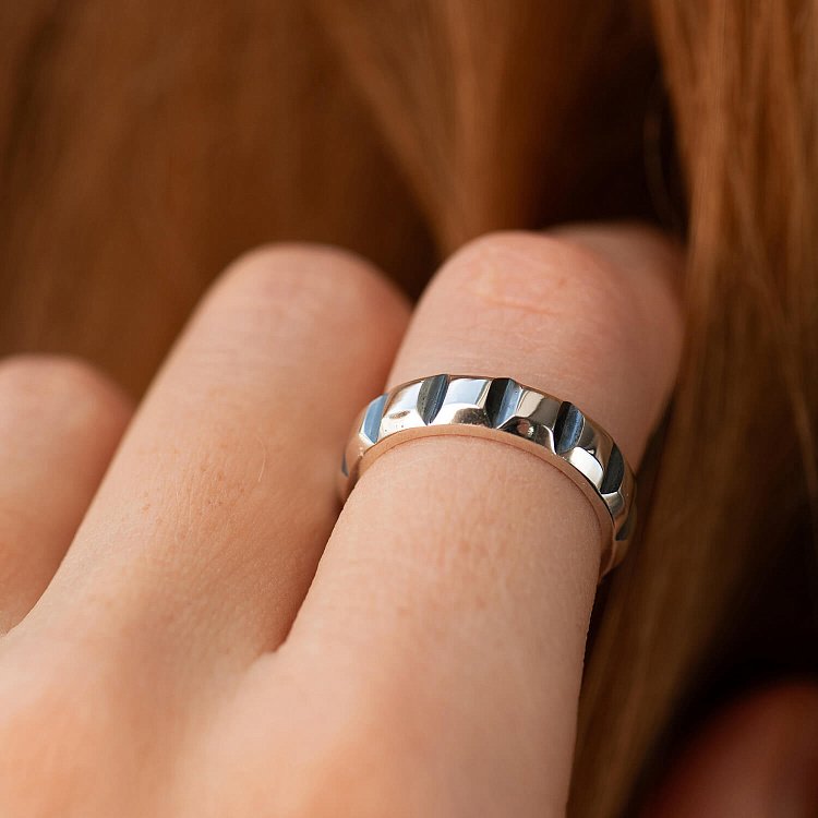 Срібна каблучка "Nicole" (чорніння) 112806 від ювелірного магазину Онікс - 4