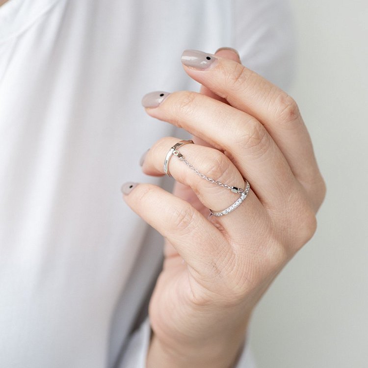 Золотое кольцо на две фаланги с фианитами к05509 от ювелирного магазина Оникс - 2