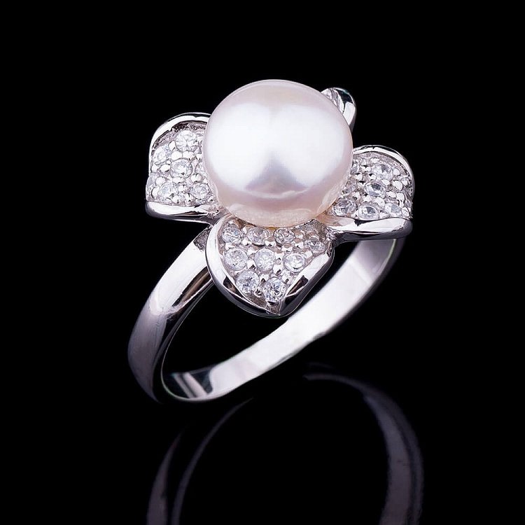 Каблучка "Конюшина" (культ. прісн. перли, фіаніти) 111658 від ювелірного магазину Онікс