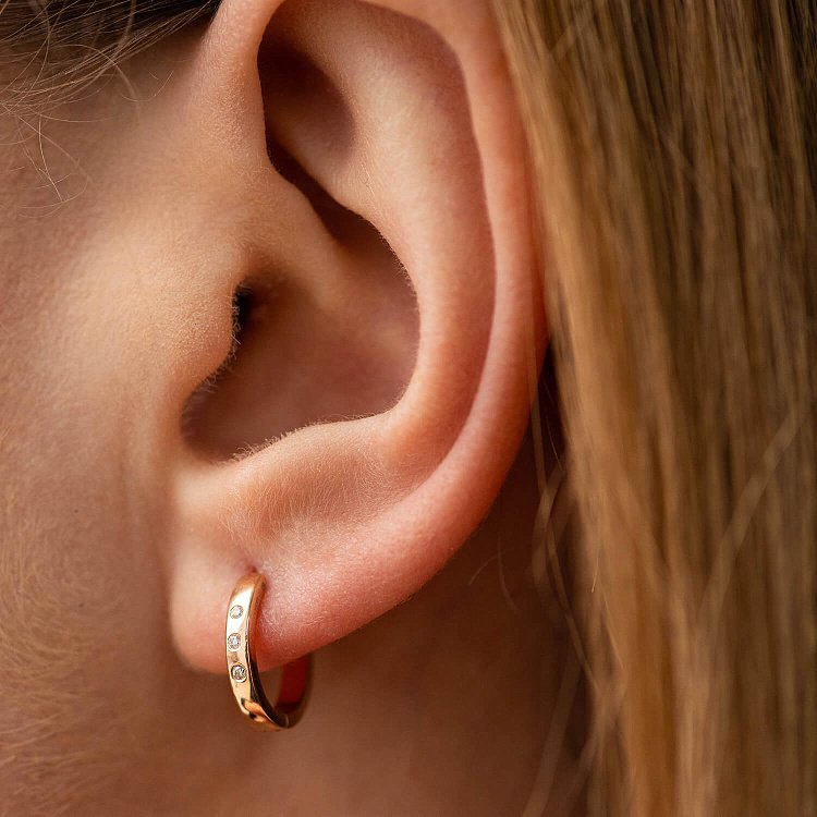 Золотые серьги - кольца с бриллиантами 310842421 от ювелирного магазина Оникс - 1