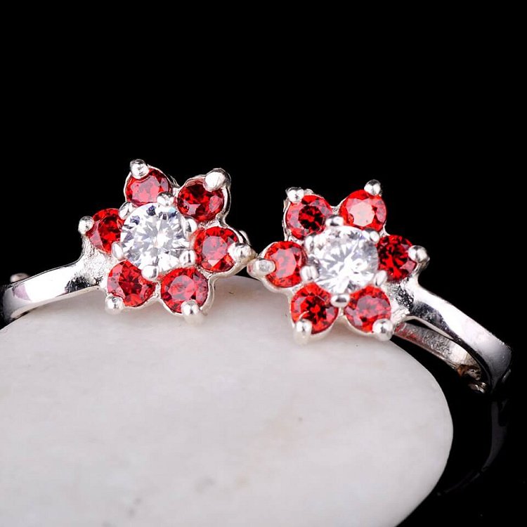 Серебряные серьги "Цветочки" (фианиты) 121942 от ювелирного магазина Оникс - 1