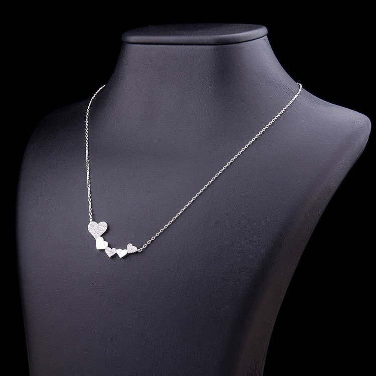 Серебряное колье "Сердечки" с фианитами 18208 от ювелирного магазина Оникс - 1