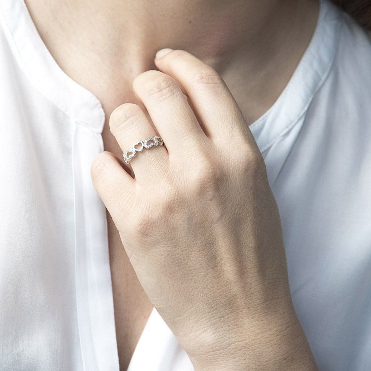 Серебряное кольцо "Сердечки" (фианиты) 112042 от ювелирного магазина Оникс - 4