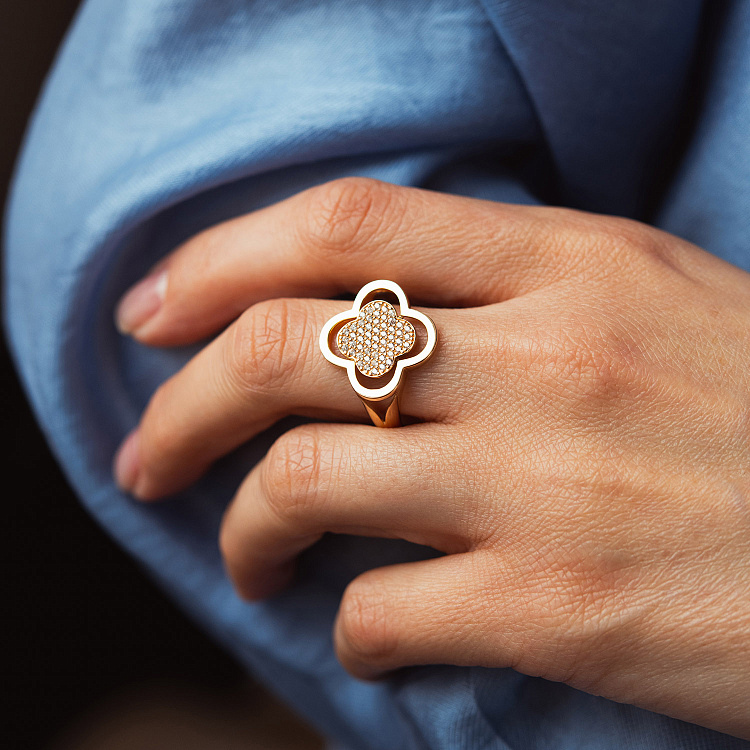 Каблучка "Конюшина" в червоному золоті (фіаніти) к08236 від ювелірного магазину Онікс - 1