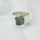 Серебряное кольцо с гравировкой "Отпечаток" 112143отп от ювелирного магазина Оникс