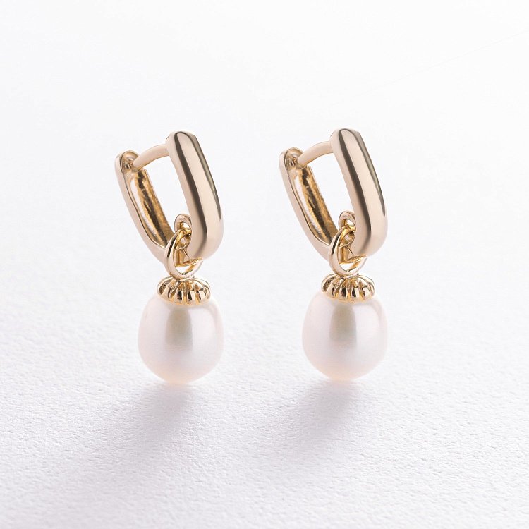 Сережки в жовтому золоті (культ. прісн. перли) с08535 від ювелірного магазину Онікс